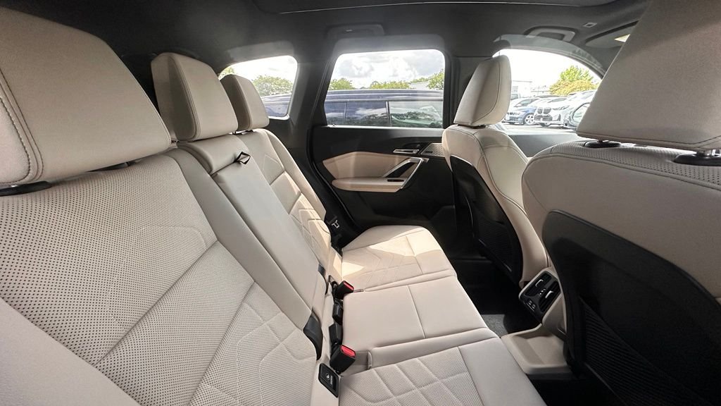 Used 2023 Alpine White BMW xDrive28i image 7