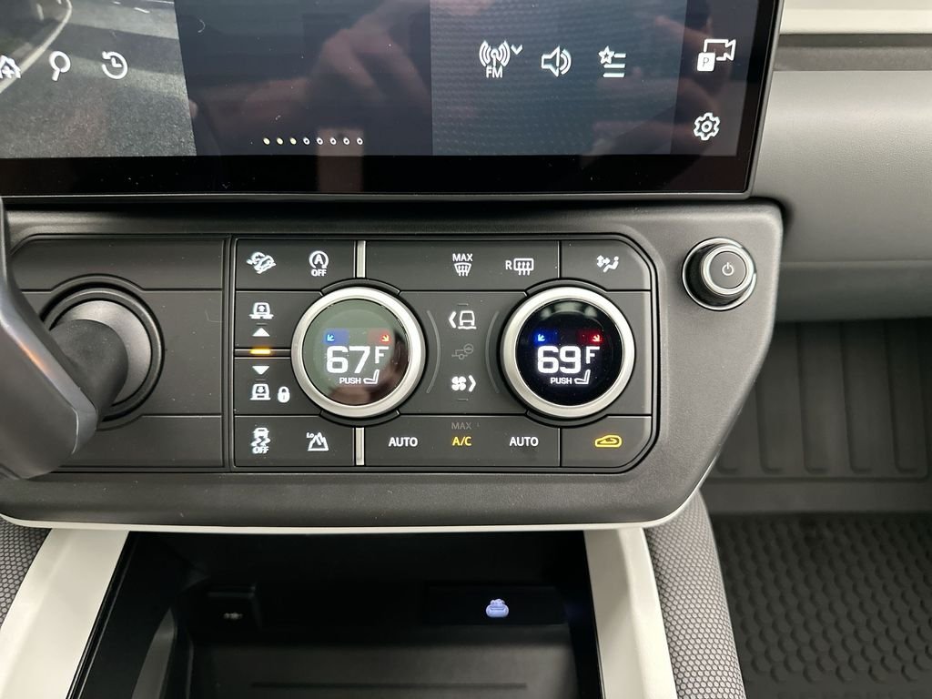 New 2026 Tasman Blue Metallic Land Rover S image 13