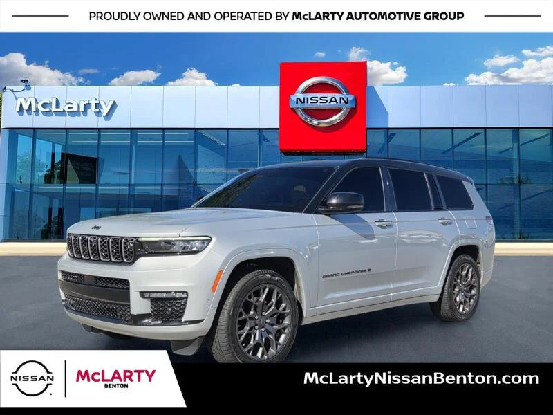 Used 2023 Silver JEEP SUMMIT 4X4 image 1