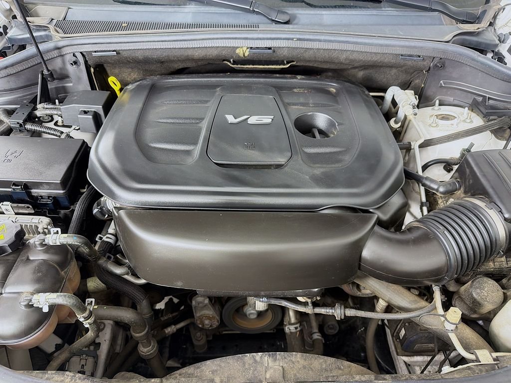 Used 2019 Ivory 3-Coat Jeep Overland image 32