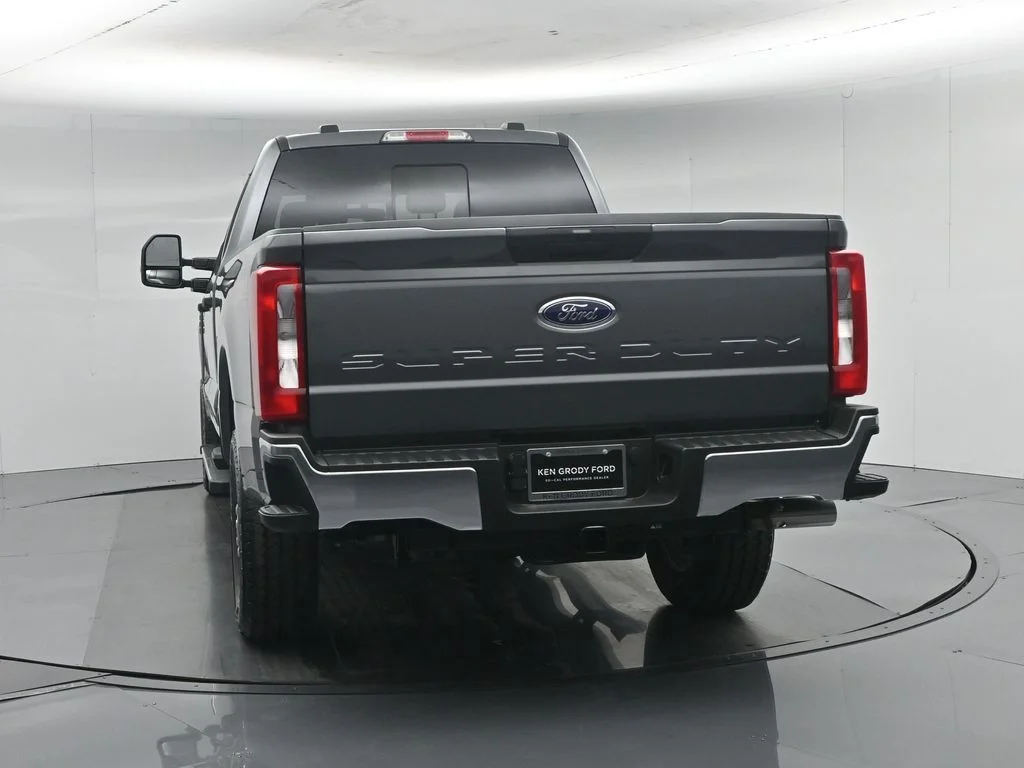 New 2026 Carbonized Gray Metallic Ford XLT image 27