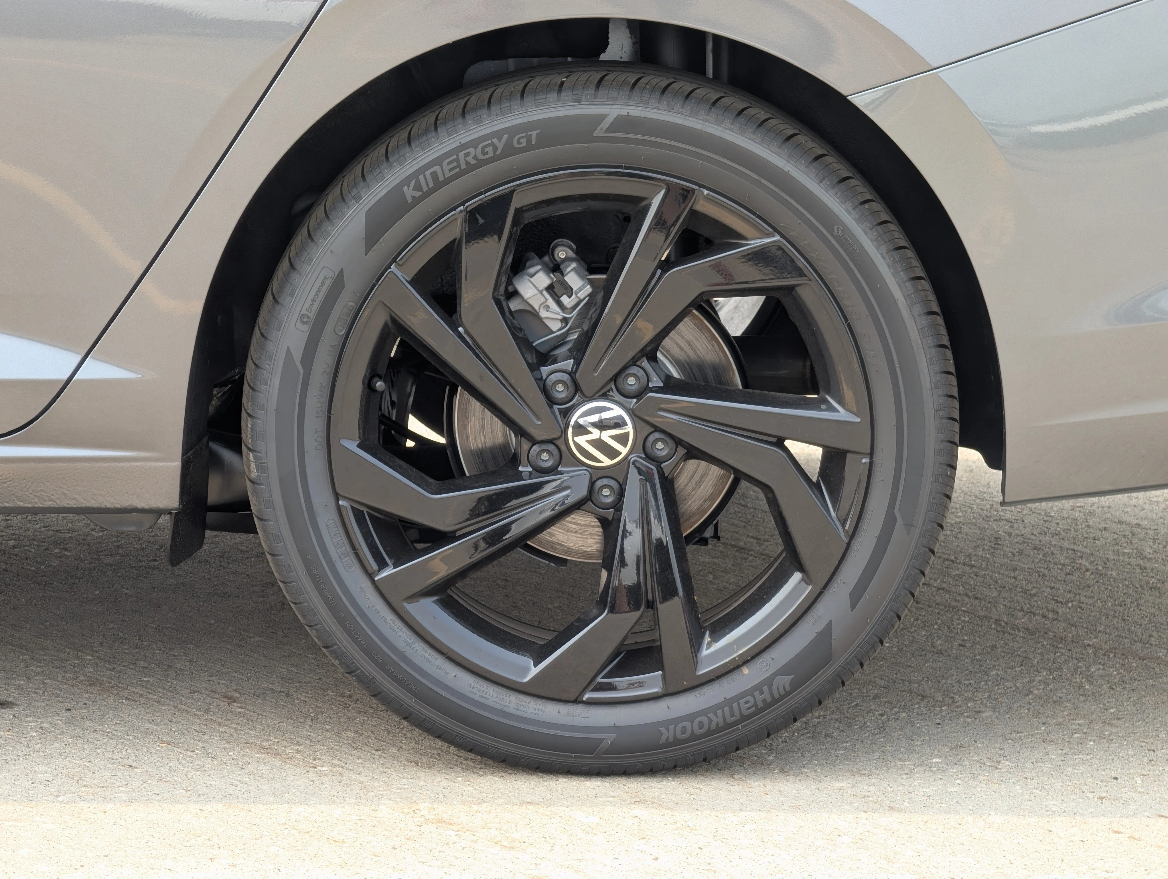 New 2026 Platinum Gray Metallic Volkswagen SE image 3