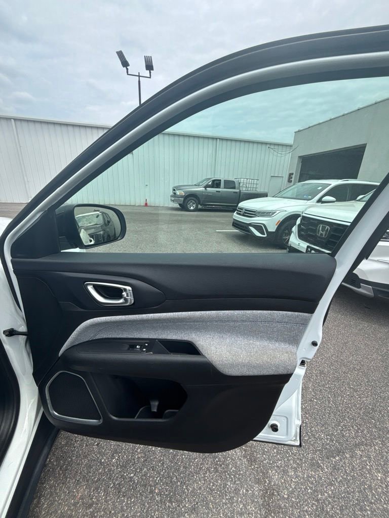 Used 2024 White Jeep Latitude image 24