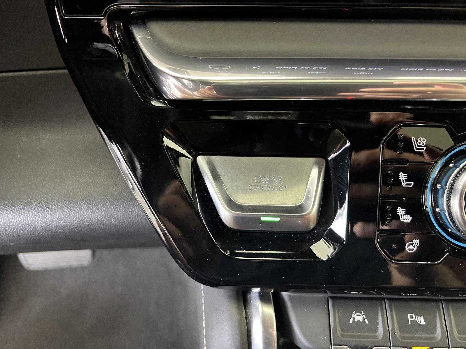 Used 2024 White Frost Tricoat GMC Denali Ultimate image 16