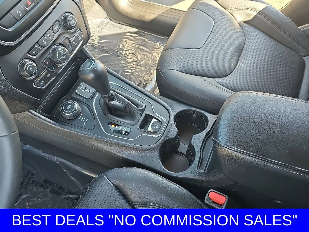 Used 2021 Bright White Clearcoat Jeep Latitude Lux image 23