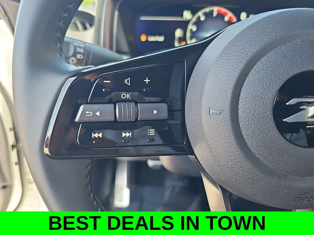 Used 2025 White Nissan Performance image 16