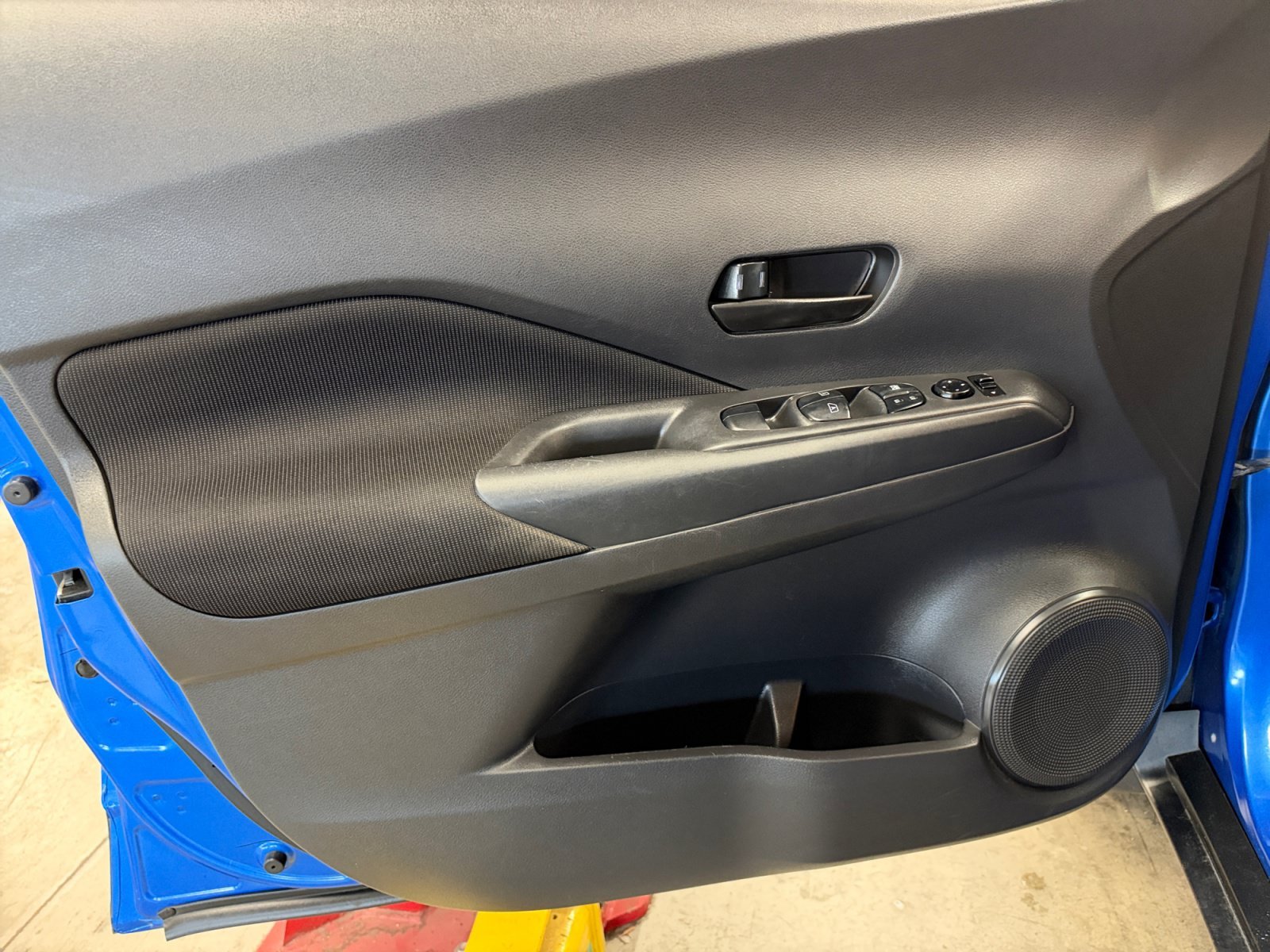 Used 2022 Electric Blue Metallic Nissan S image 25