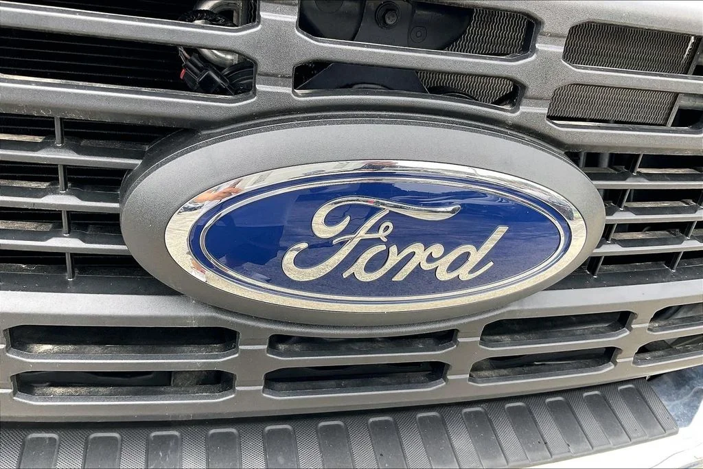 New 2026 Oxford White Ford F-250® XL image 30