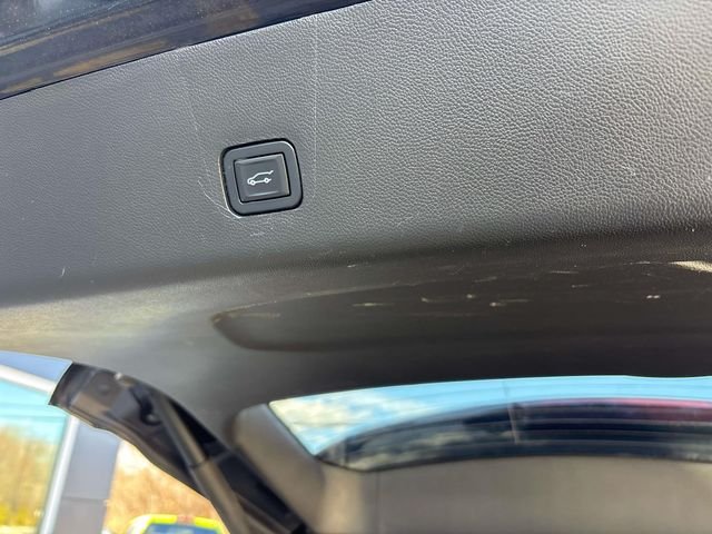 Used 2020 Black Chevrolet Premier image 14
