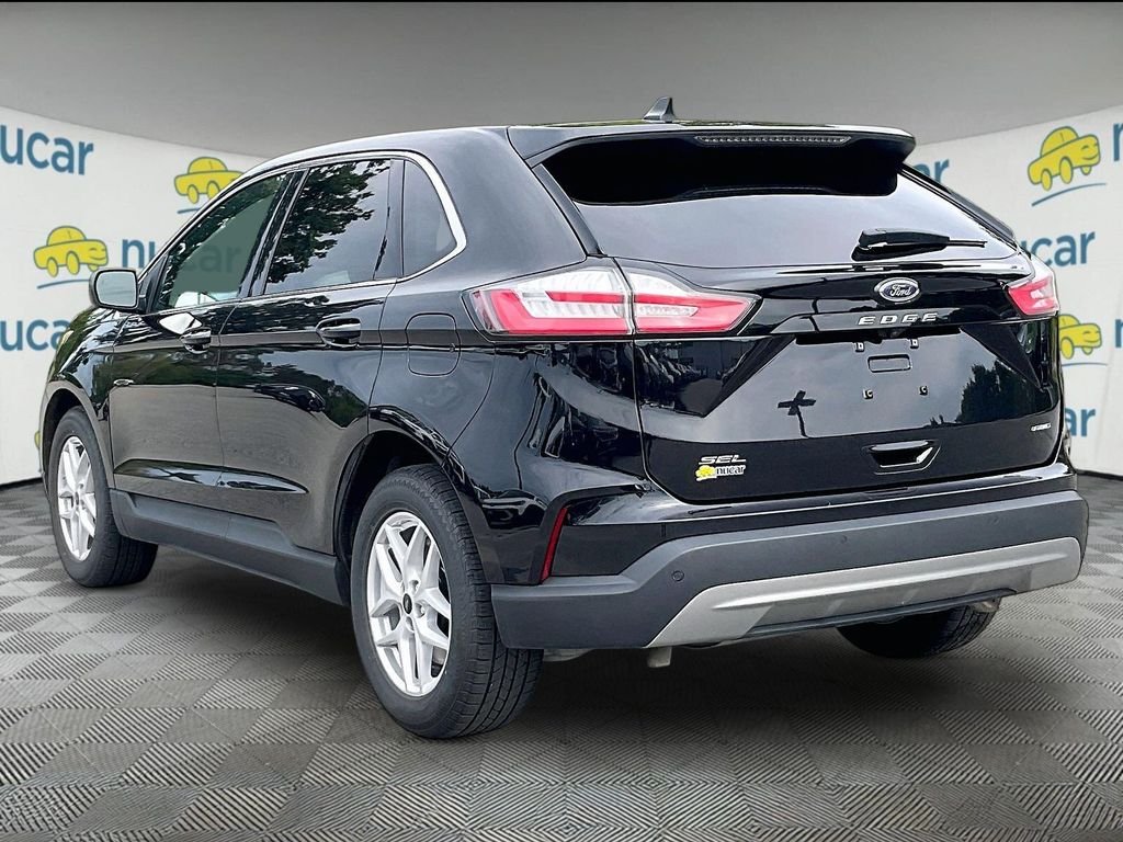 Used 2024 Agate Black Metallic Ford SEL image 4