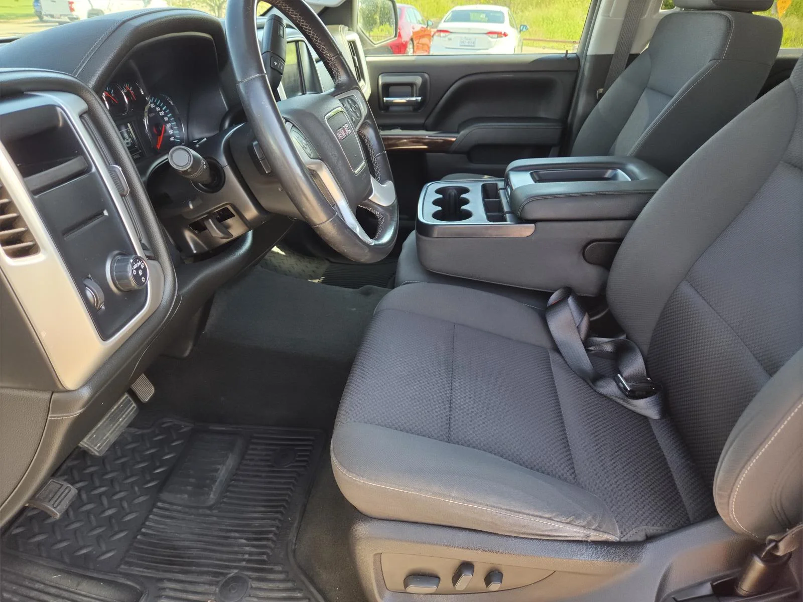 Used 2018 Quicksilver Metallic GMC 2WD Crew Cab 143.5 SLE image 24