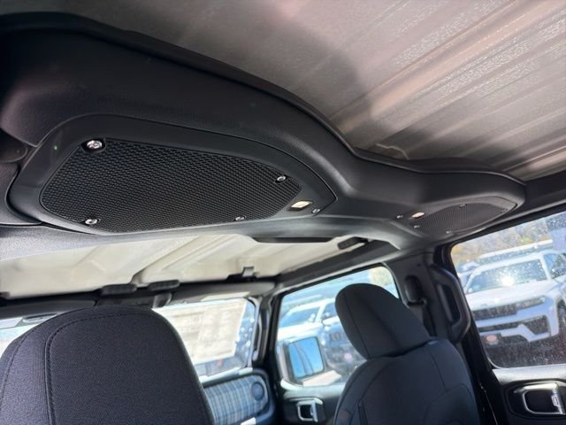 New 2026 Black Clear-Coat Exterior Paint Jeep 85th Anniversary Edition image 9