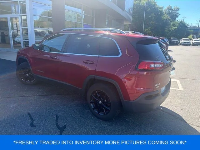 Used 2017 Red Jeep Latitude image 2