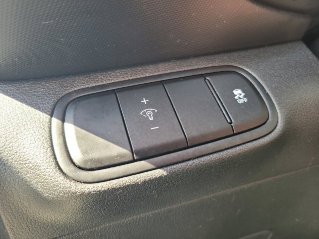 Used 2025 Gray Hyundai SEL image 19