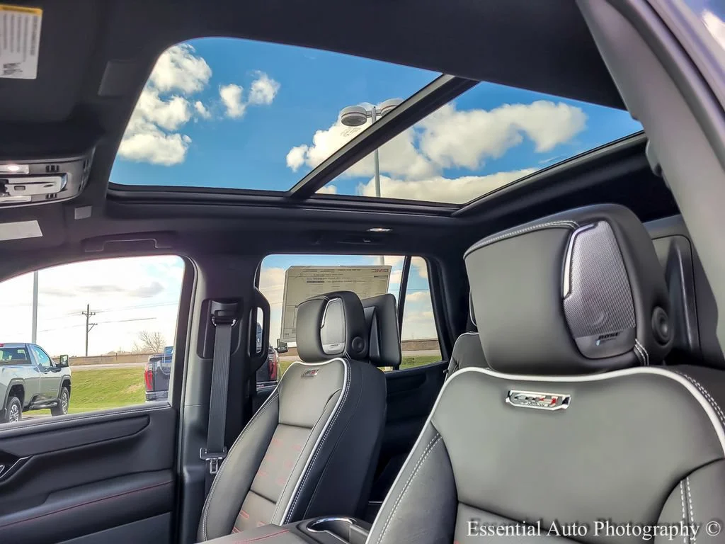 2026 GMC Yukon AT4 Ultimate - Photo 9