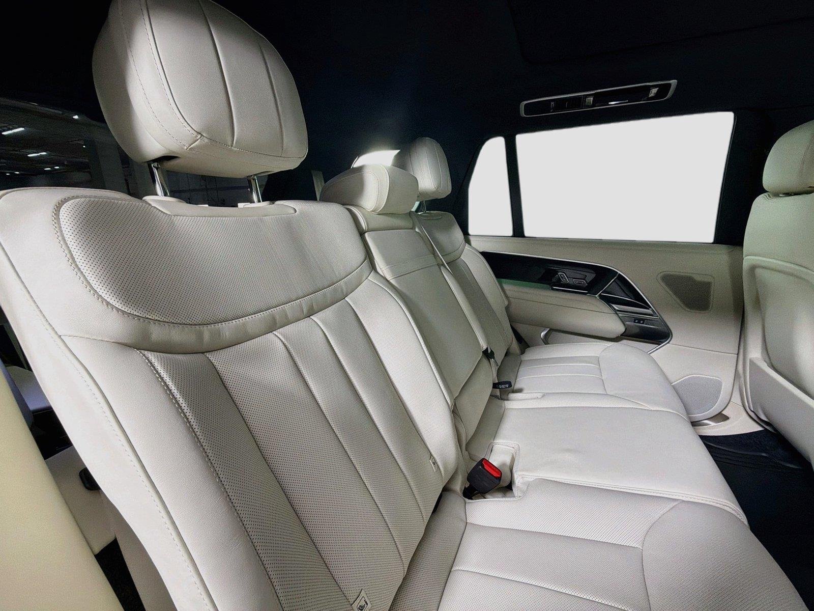 Certified Used 2025 Ethereal Frost Silver SV Bespo Land Rover SE LWB 7 SEATS image 29