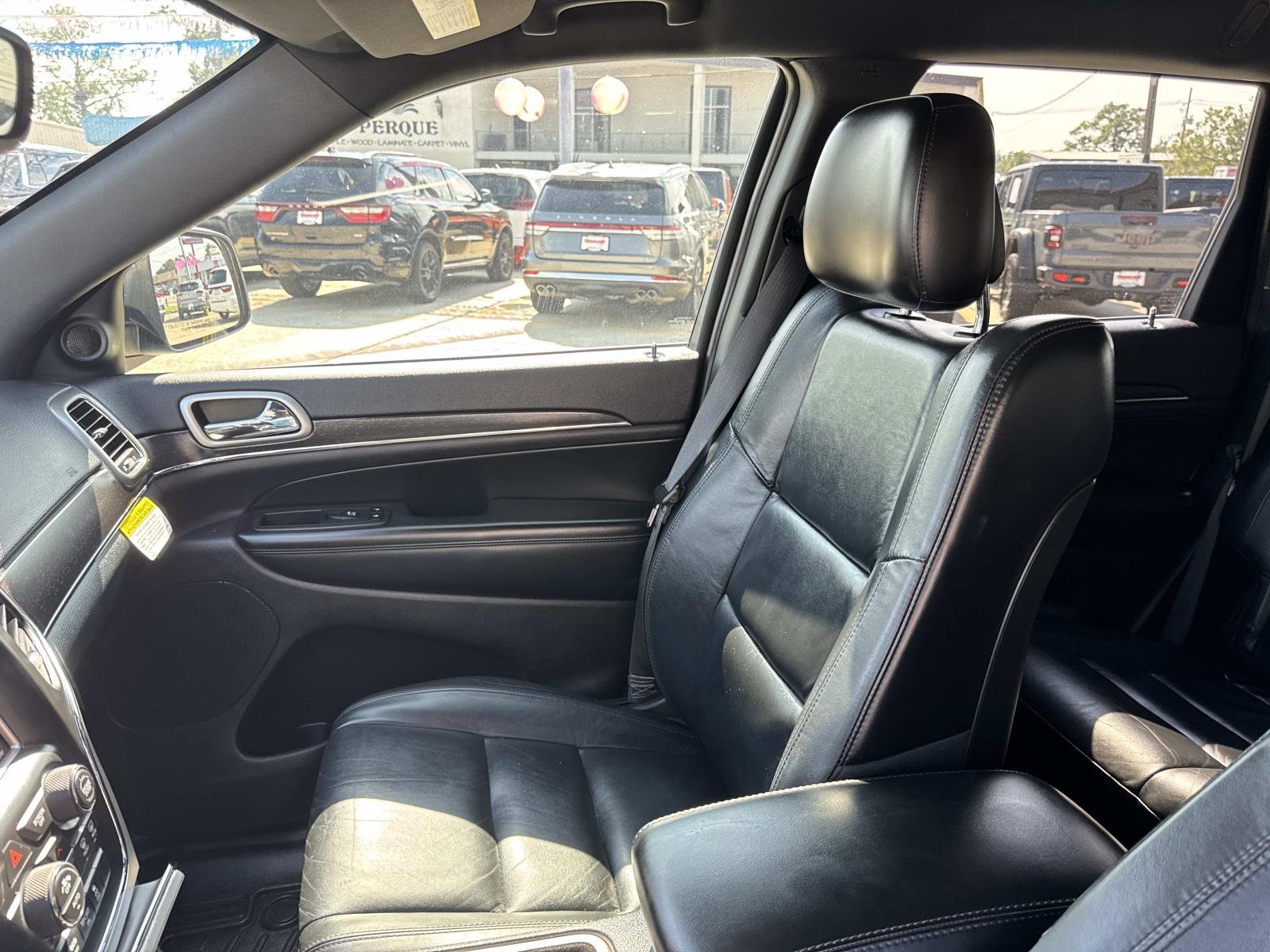 Used 2018 Bright White Clearcoat Jeep Limited image 15