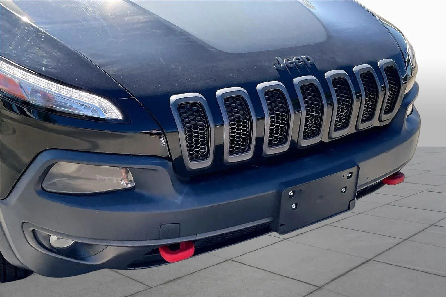 Used 2018 Diamond Black Crystal Pearlcoat Jeep Trailhawk image 29