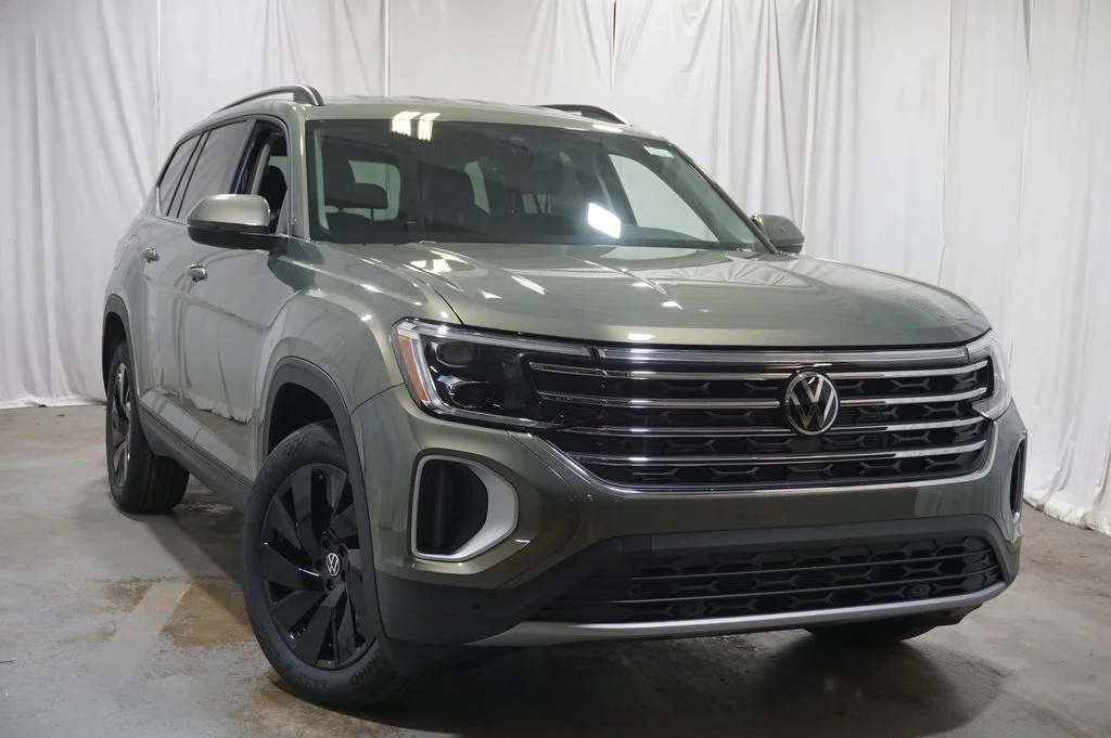 New 2026 Green Volkswagen 2.0T SE w/Technology image 4