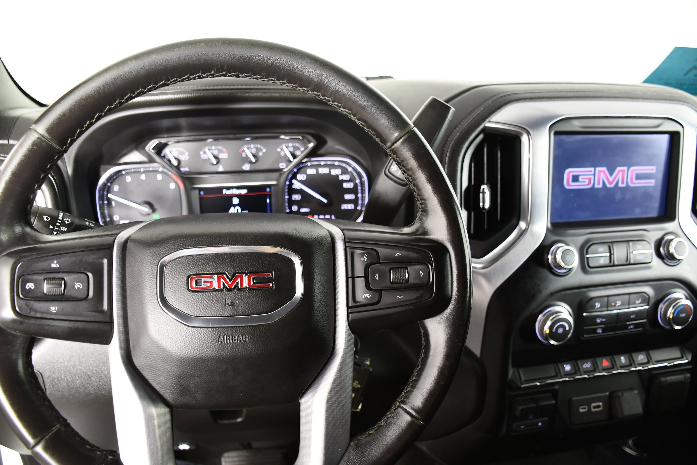 Used 2022 White GMC SLE image 18