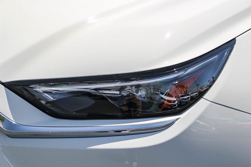 Used 2024 White Toyota Platinum image 4