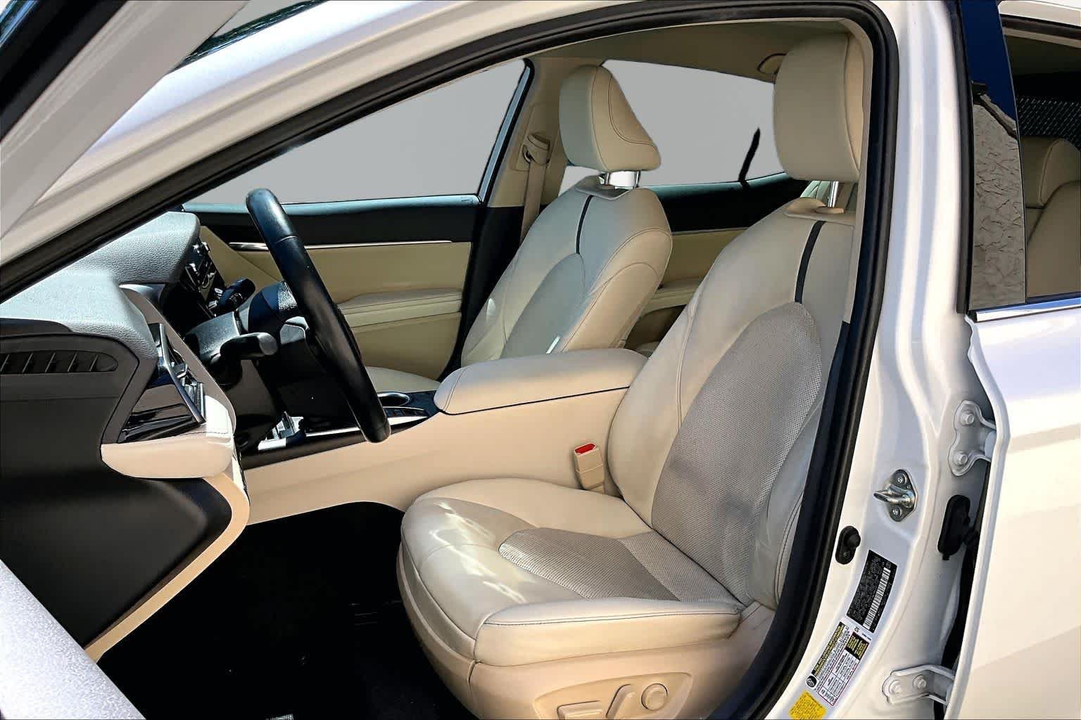 Used 2021 Wind Chill Pearl Toyota Hybrid XLE image 8