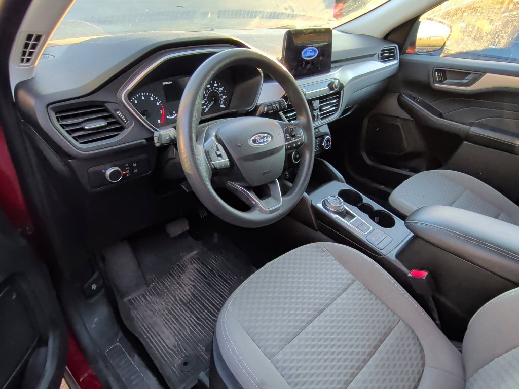 Used 2022 Rapid Red Metallic Tinted Clearcoat Ford SE image 8