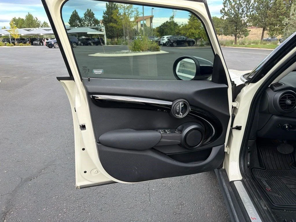 Used 2021 Pepper White MINI Cooper S image 9