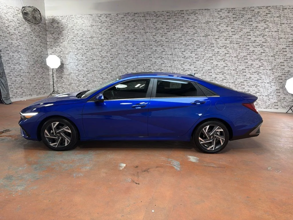 Used 2025 Intense Blue Hyundai SEL Convenience image 4