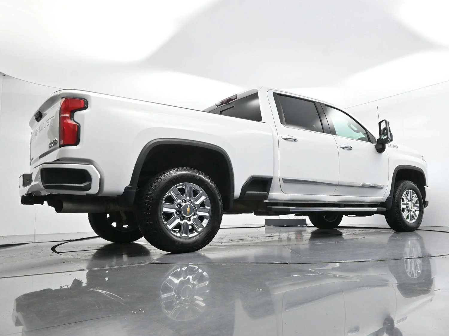 Used 2024 Summit White Chevrolet High Country image 42