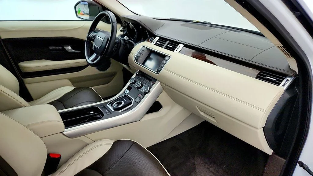 Used 2016 Fuji White Land Rover 5dr Hatchback Autobiography w/ Ebony Headliner image 27