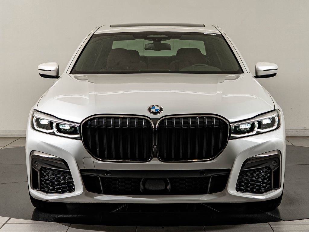 Used 2022 Mineral White Metallic BMW 750i xDrive image 2