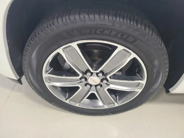 Used 2019 White Frost Tricoat GMC Denali image 38