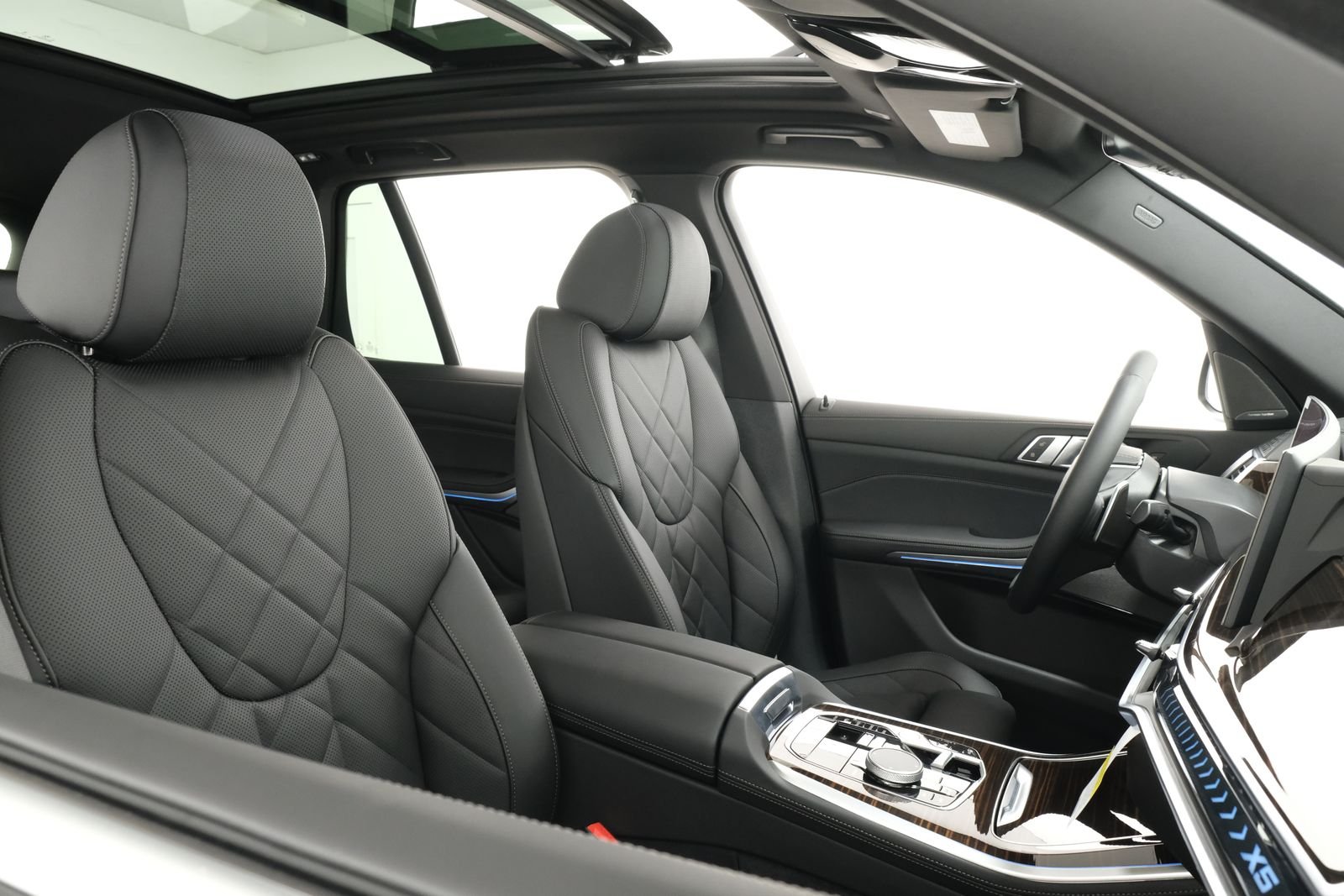New 2026 Black Sapphire Metallic BMW xDrive40i image 73