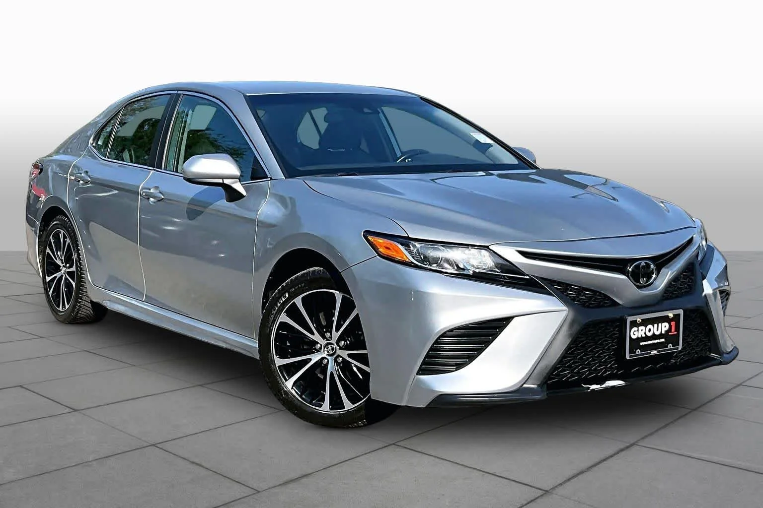 Used 2020 Celestial Silver Metallic Toyota SE image 3