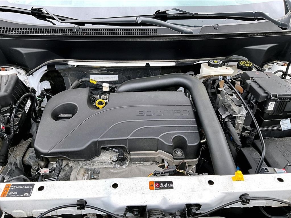 Used 2023 White GMC SLE image 28