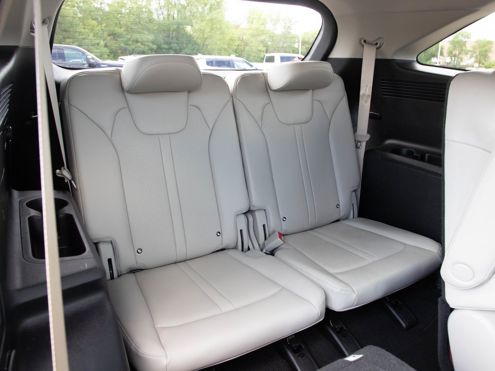 Used 2023 Platinum Graphite Kia EX image 13