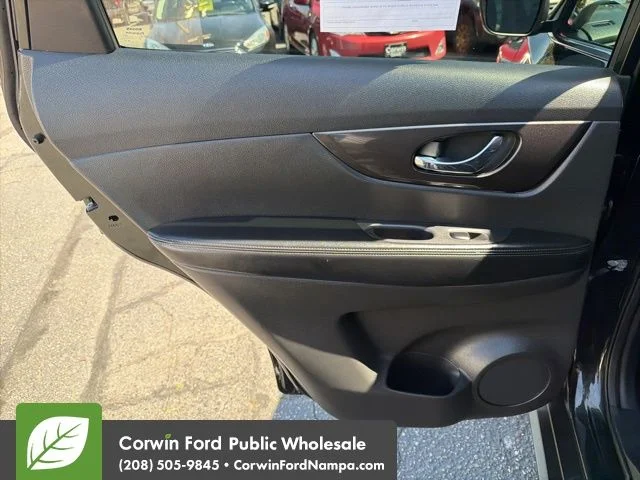 Used 2018 Green Nissan SV image 28