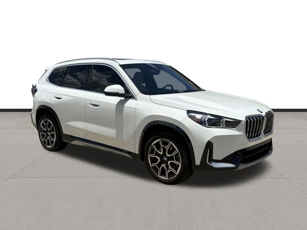Used 2025 Alpine White BMW xDrive28i image 3