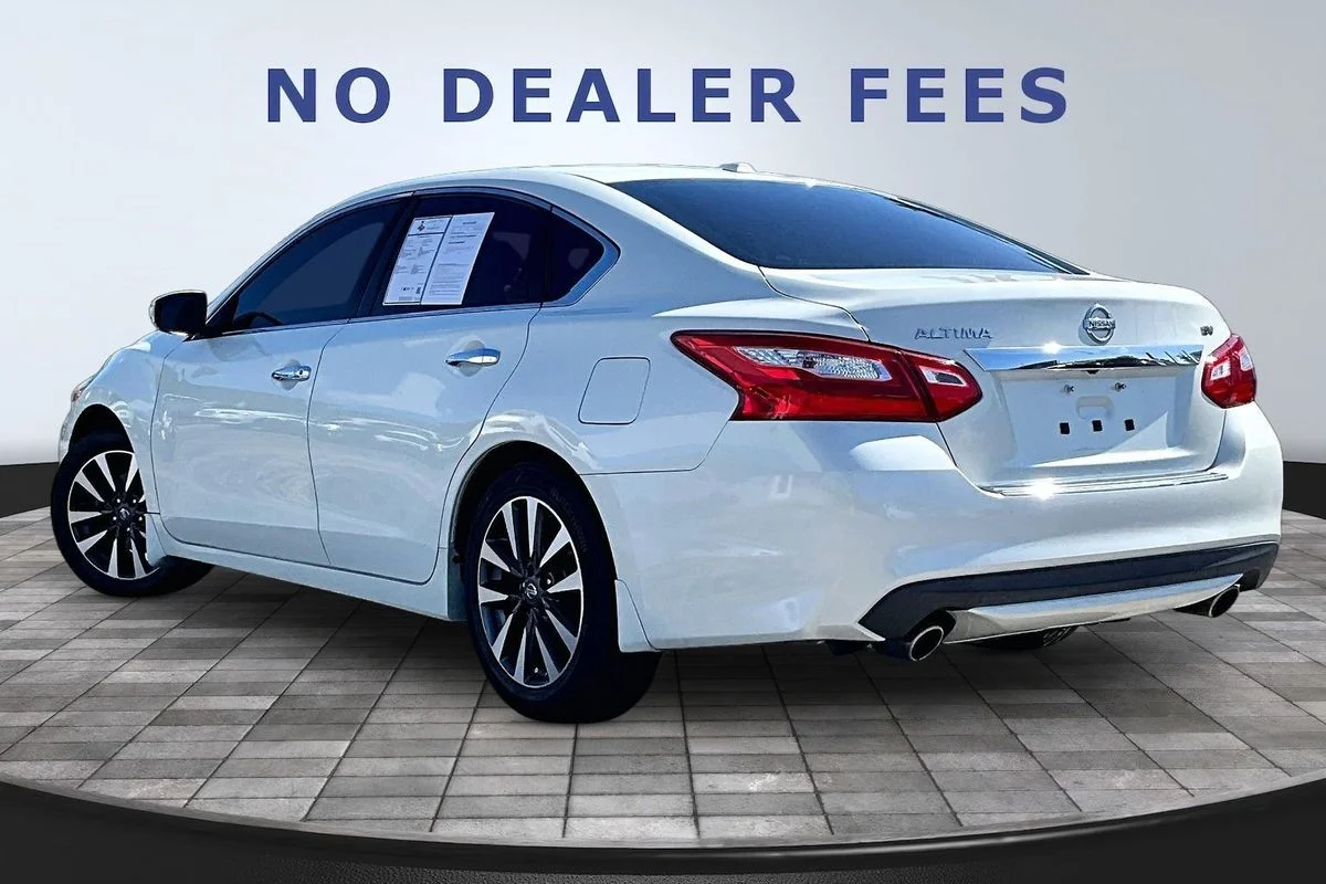 Used 2016 White Nissan 2.5 SV image 4