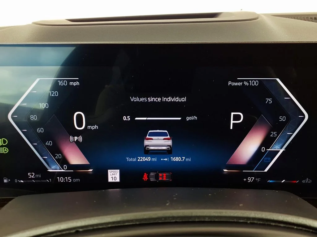 Used 2025 White BMW sDrive40i image 19