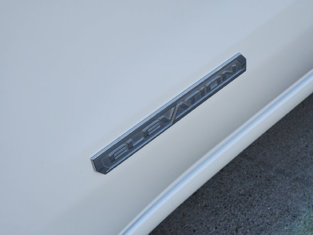 Used 2025 Summit White GMC Elevation image 9