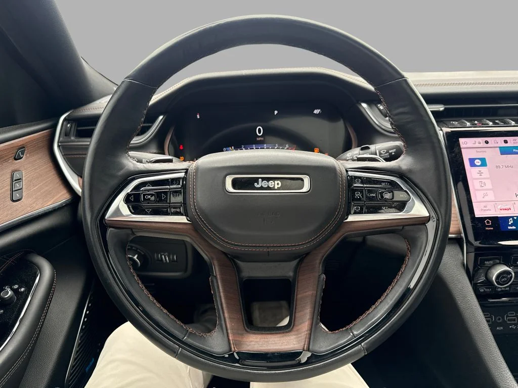 Used 2022 Silver Jeep Summit image 18