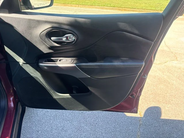 Used 2019 Red Jeep Limited image 9