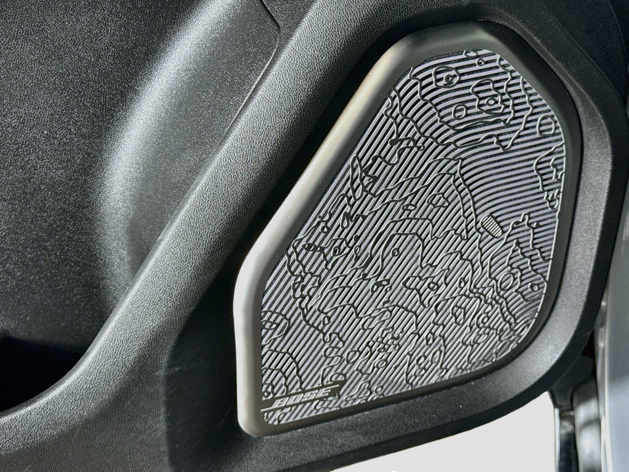 Used 2025 Meteorite Metallic (Grey) GMC 2X image 21