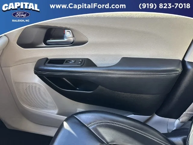 Used 2023 Black Chrysler Touring L image 28