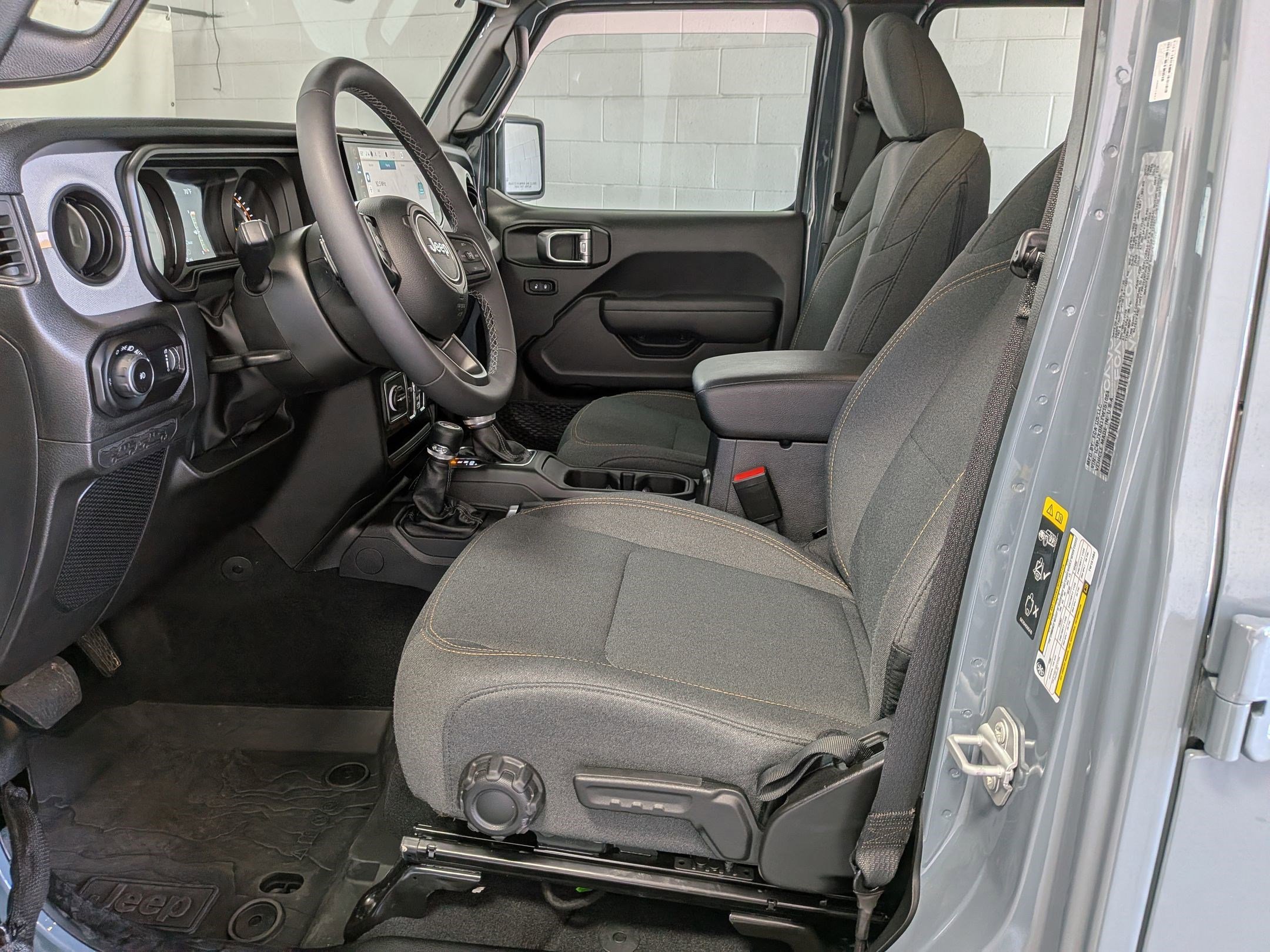 New 2026 Anvil Clear-Coat Exterior Paint Jeep Sport S image 27