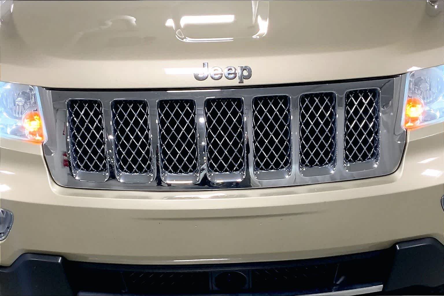 Used 2011 White Gold Jeep Overland Summit image 32