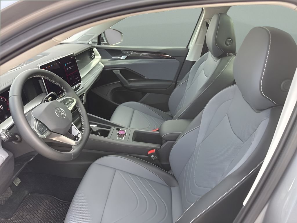 Used 2025 Silver Volkswagen 2.0T SE image 9