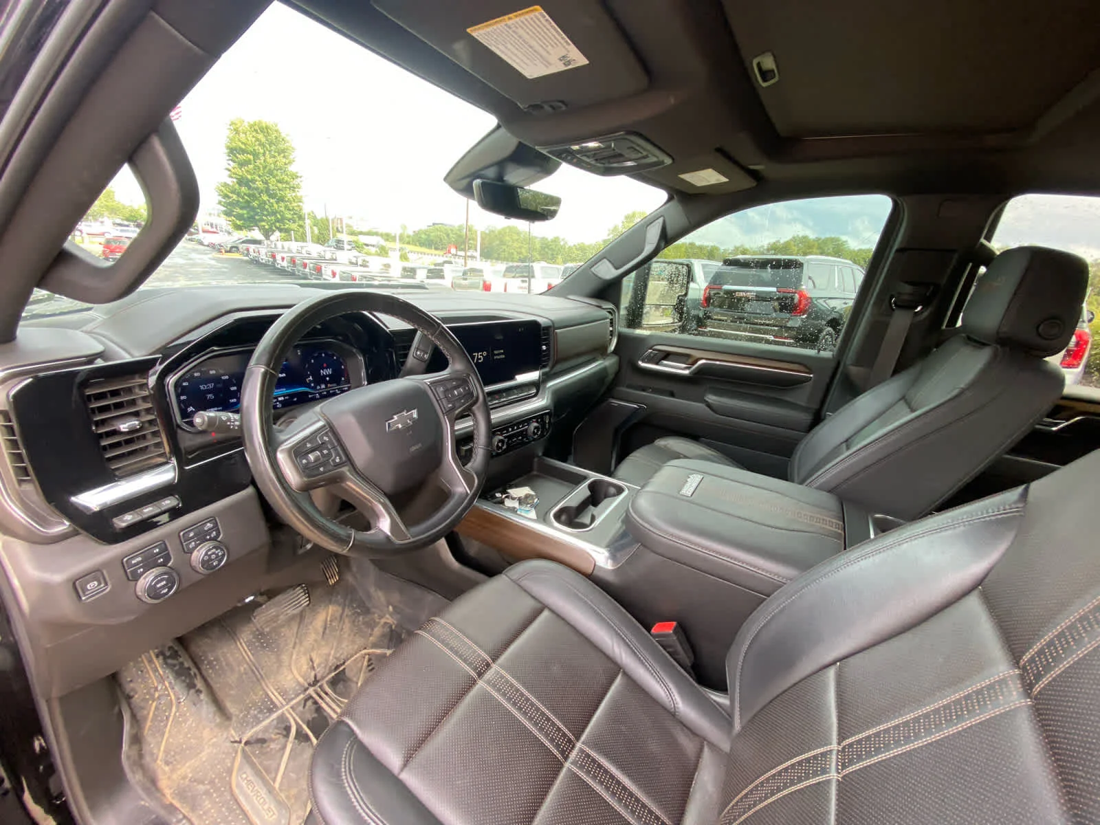 Used 2024 Black Chevrolet High Country image 10